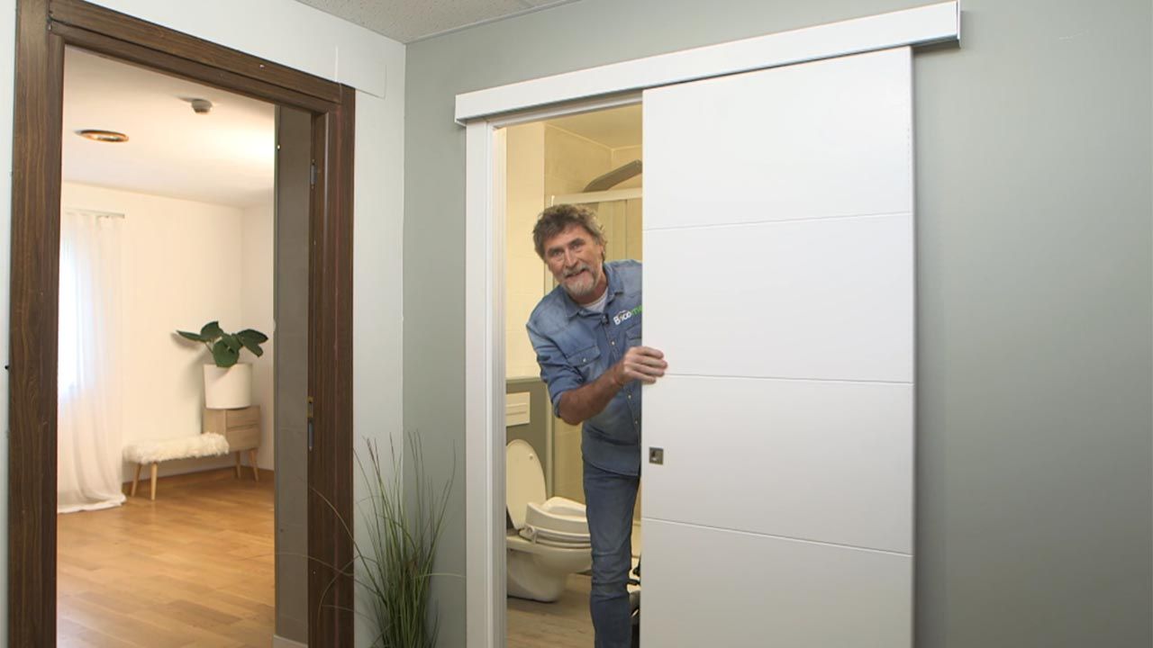 Como convertir una puerta abatible en una puerta corredera