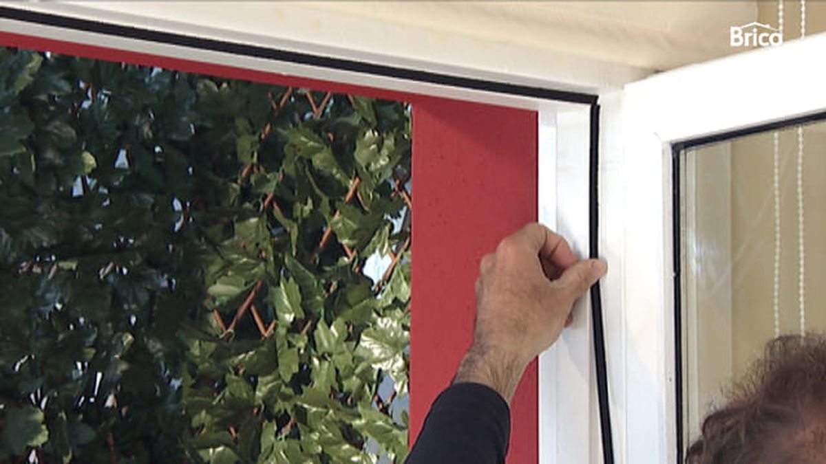 Bricomania 757 Instalar mosquitera extensible paso 1