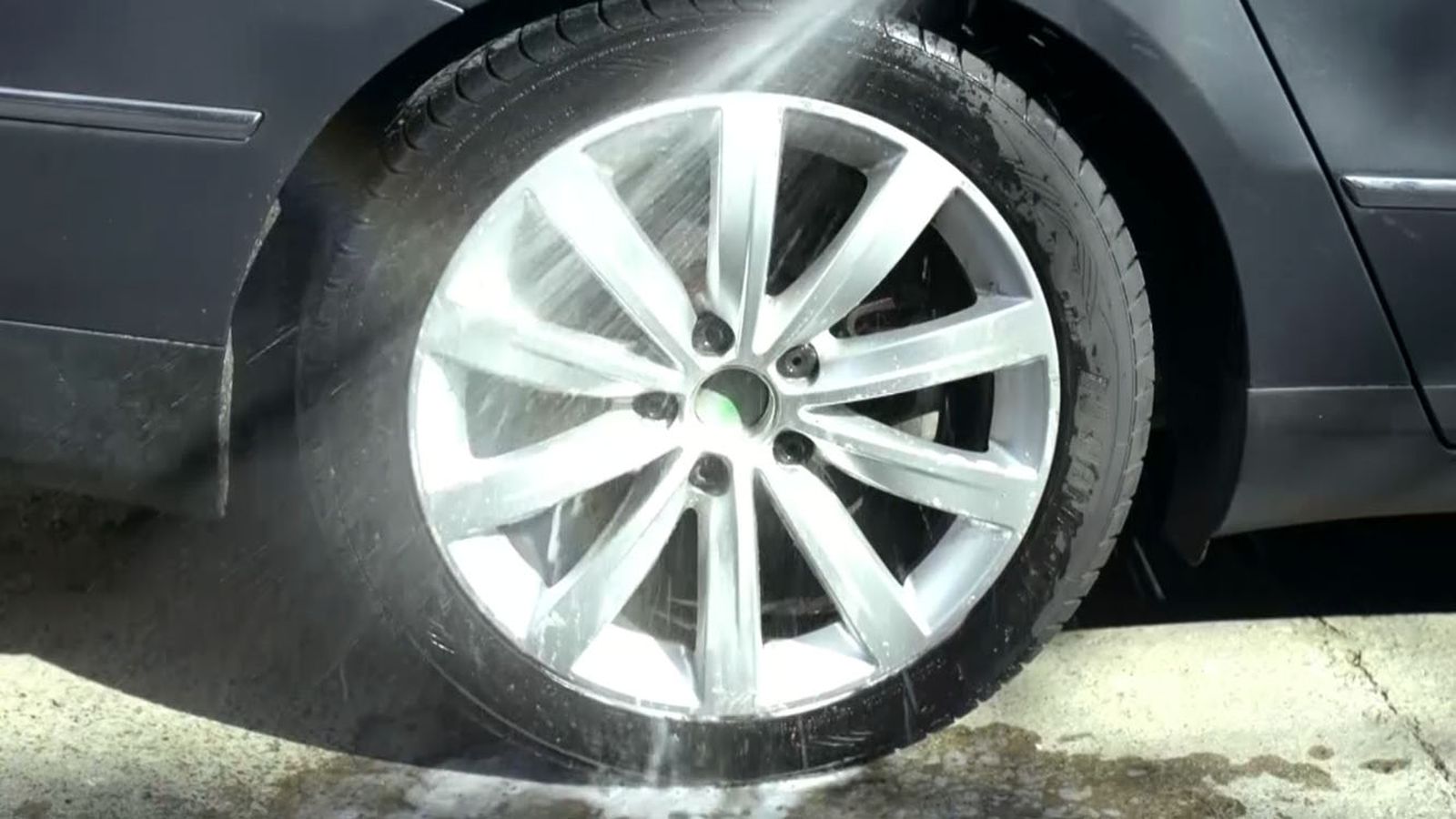 limpiar grasas desde la vitroceramica hasta las llantas del coche paso2