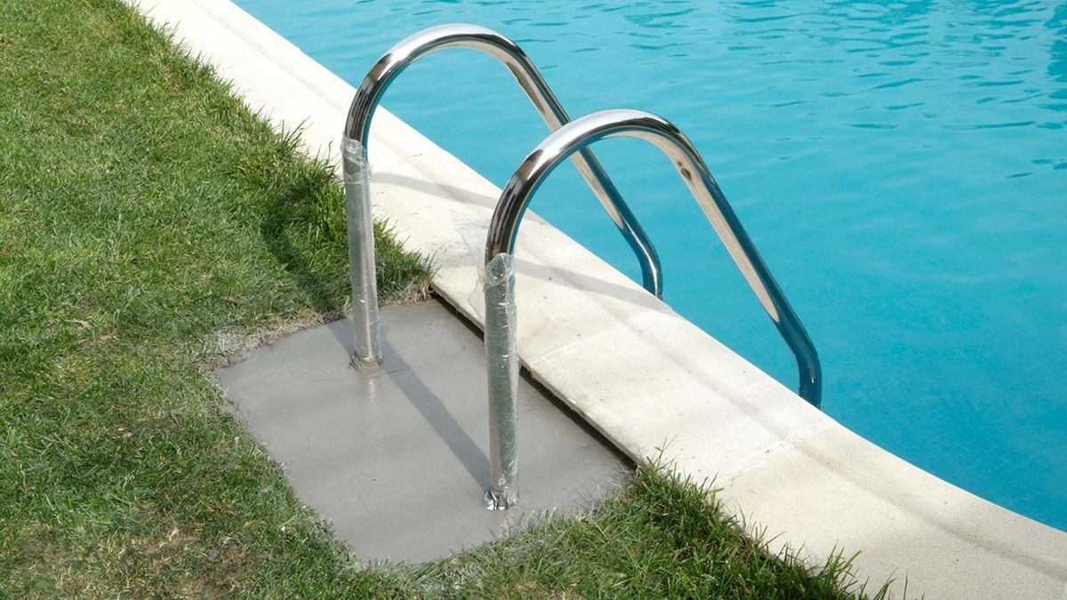 Colocación de escalera en piscina paso 11