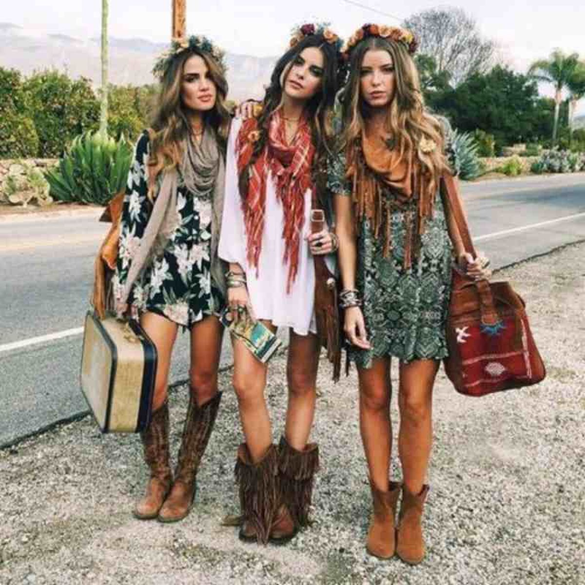 Las coronas de flores son otro elemento característico del look boho chic