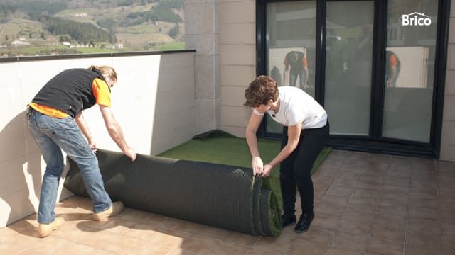 Bricomania 693 poner cesped artificial terraza paso1
