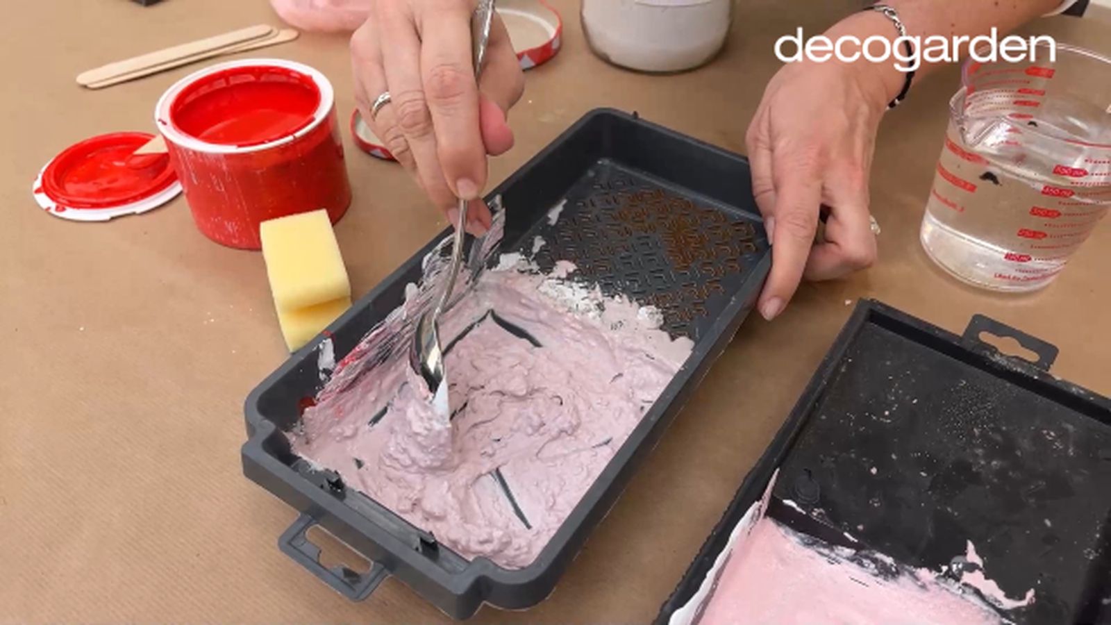 como hacer pintura tiza casera con yeso paso 4