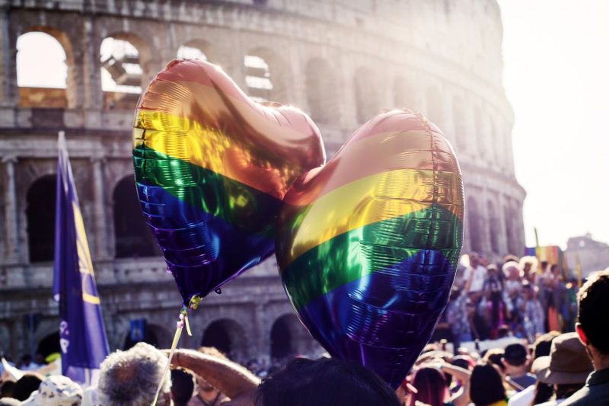 Día del Orgullo en Roma frente al Coliseo Romano