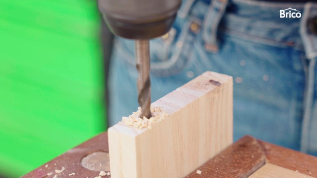 Hacer agujeros en los puntos de unión