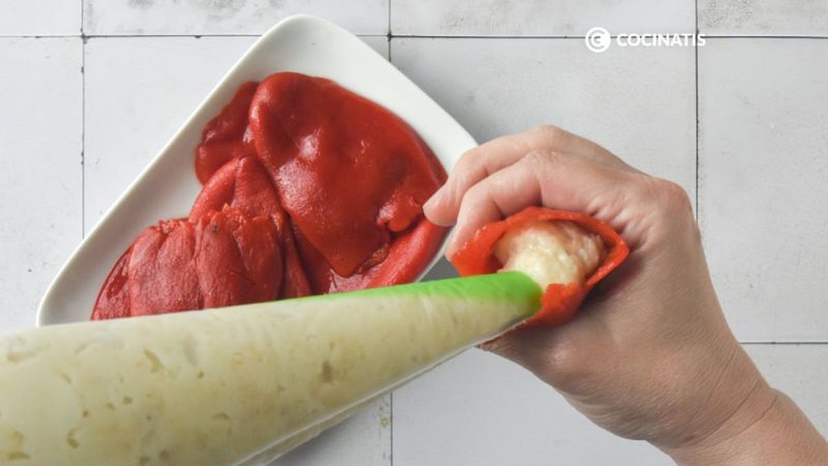 Rellenamos los pimientos con la mezcla de bacalao