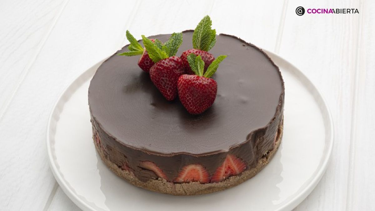 Tarta de fresas y chocolate