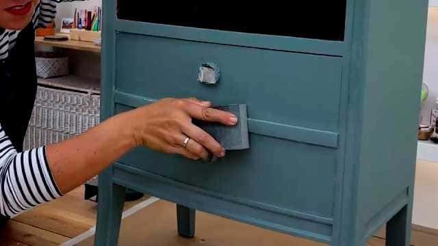 como pintar un mueble vintage 6