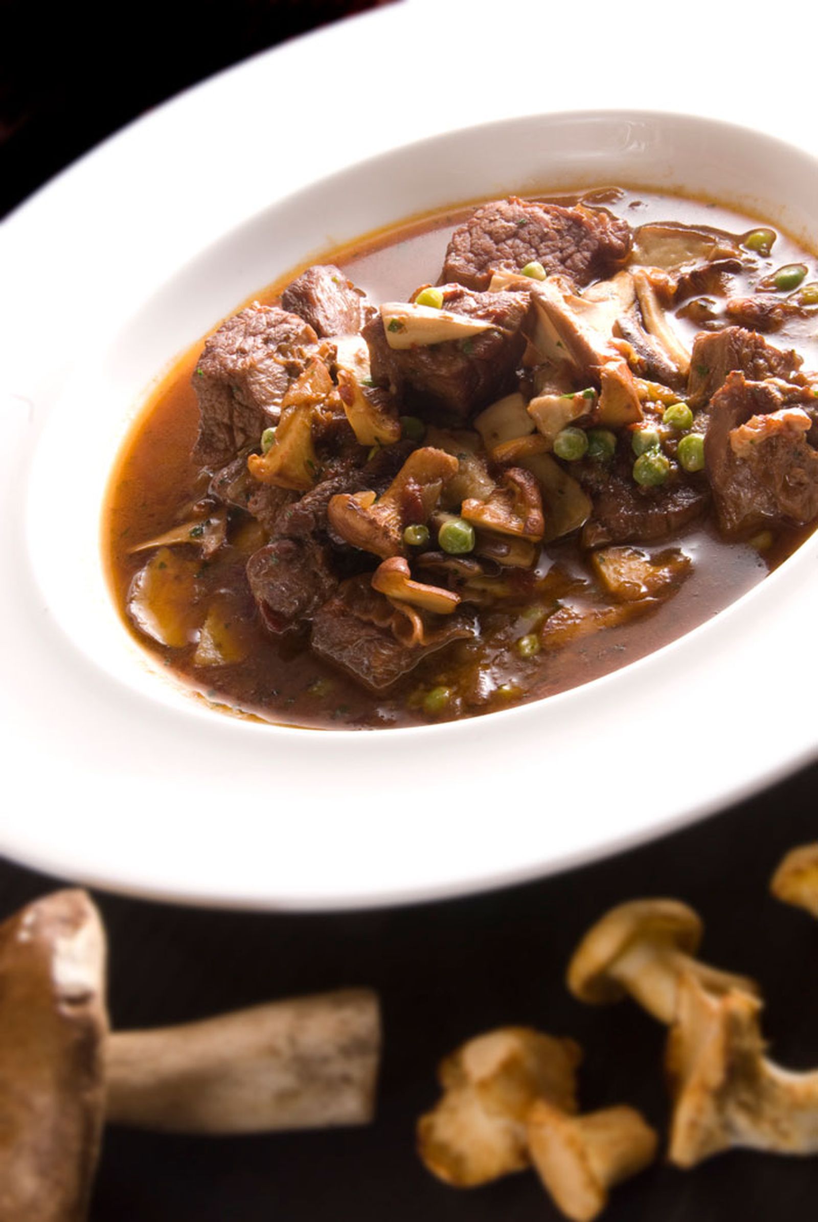 Falda guisada con setas