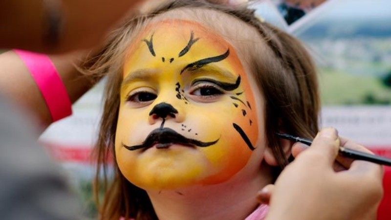 Maquillaje facial de ciervo
