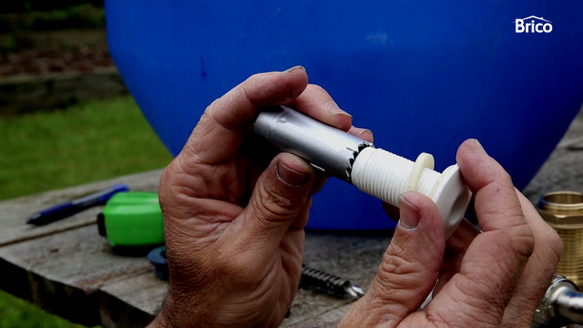 Bricomania 837 como poner grifo a un bidon paso 2