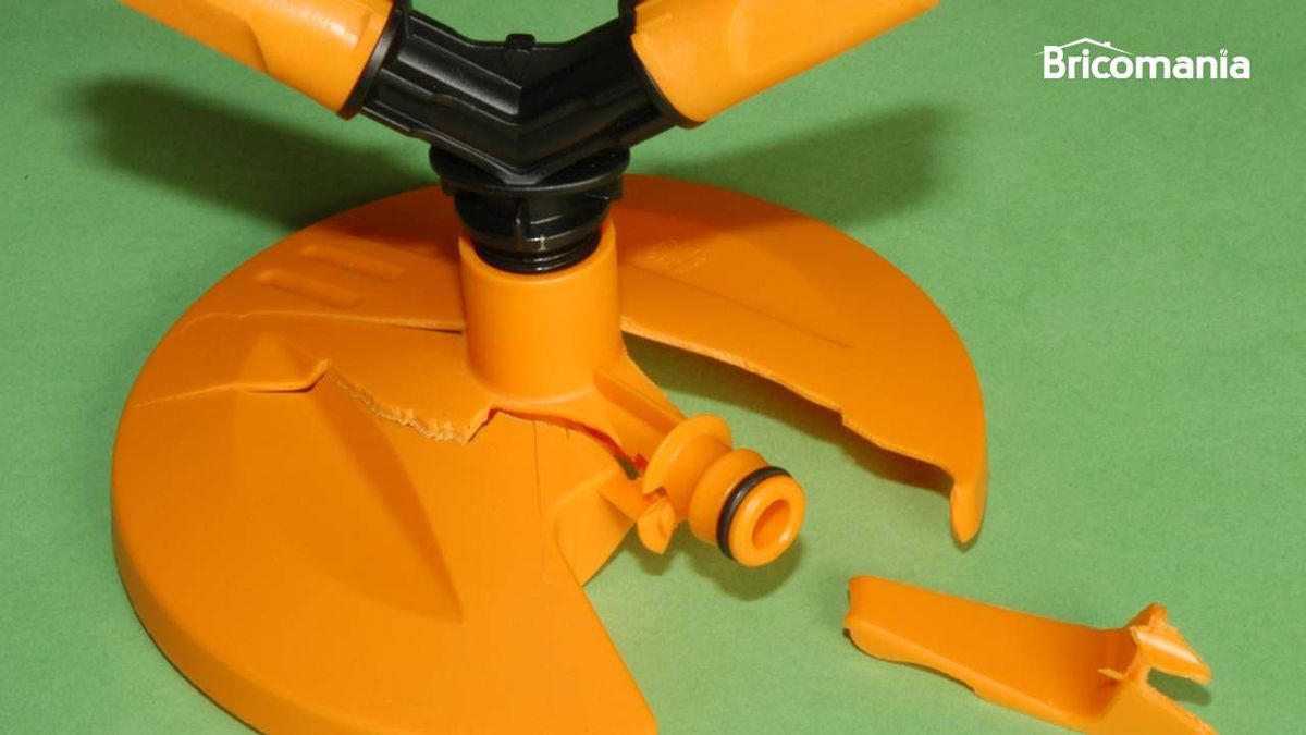 Utensilio de jardín roto