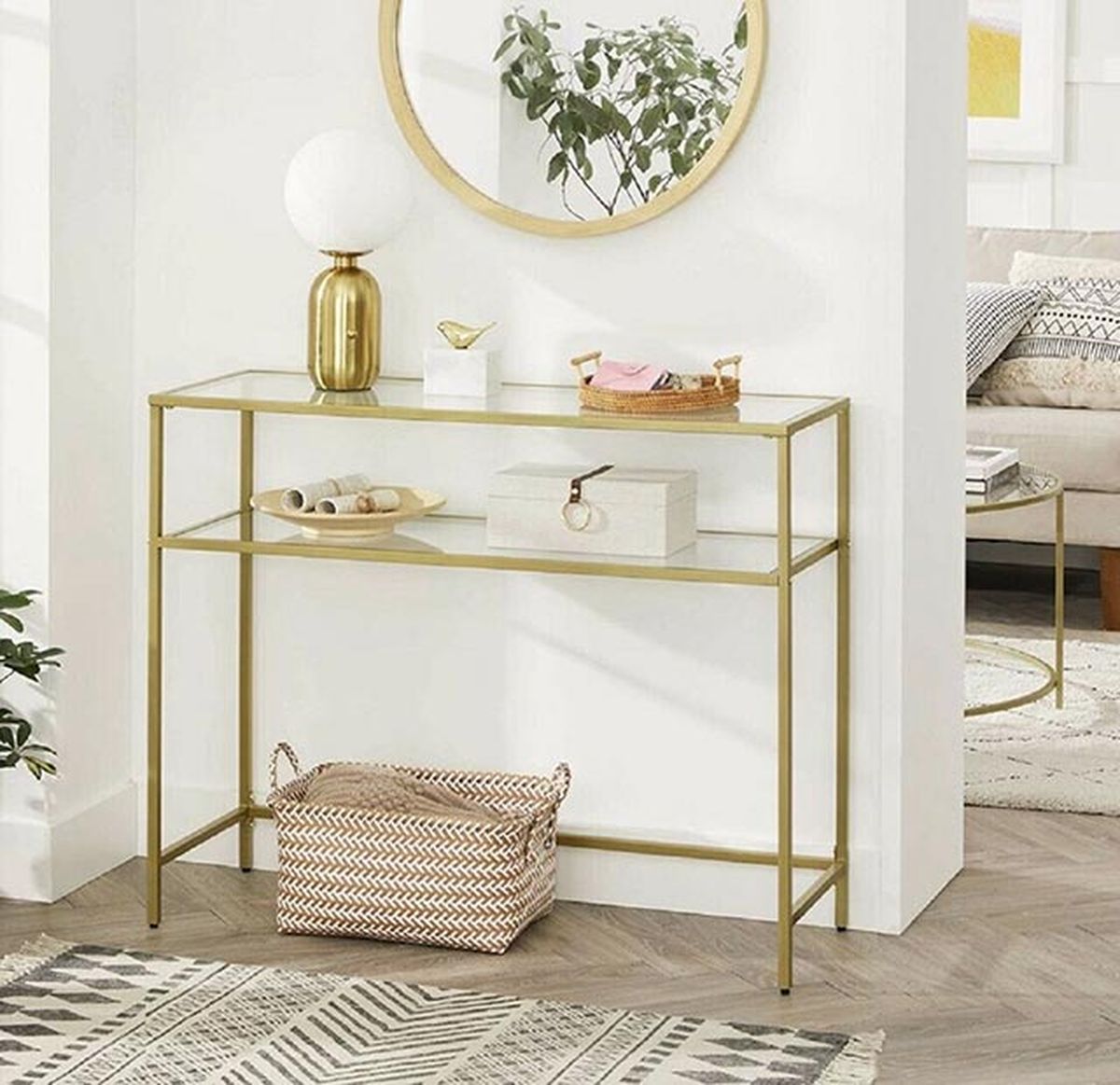 Descubre los muebles esenciales para decorar la entrada de la casa 6