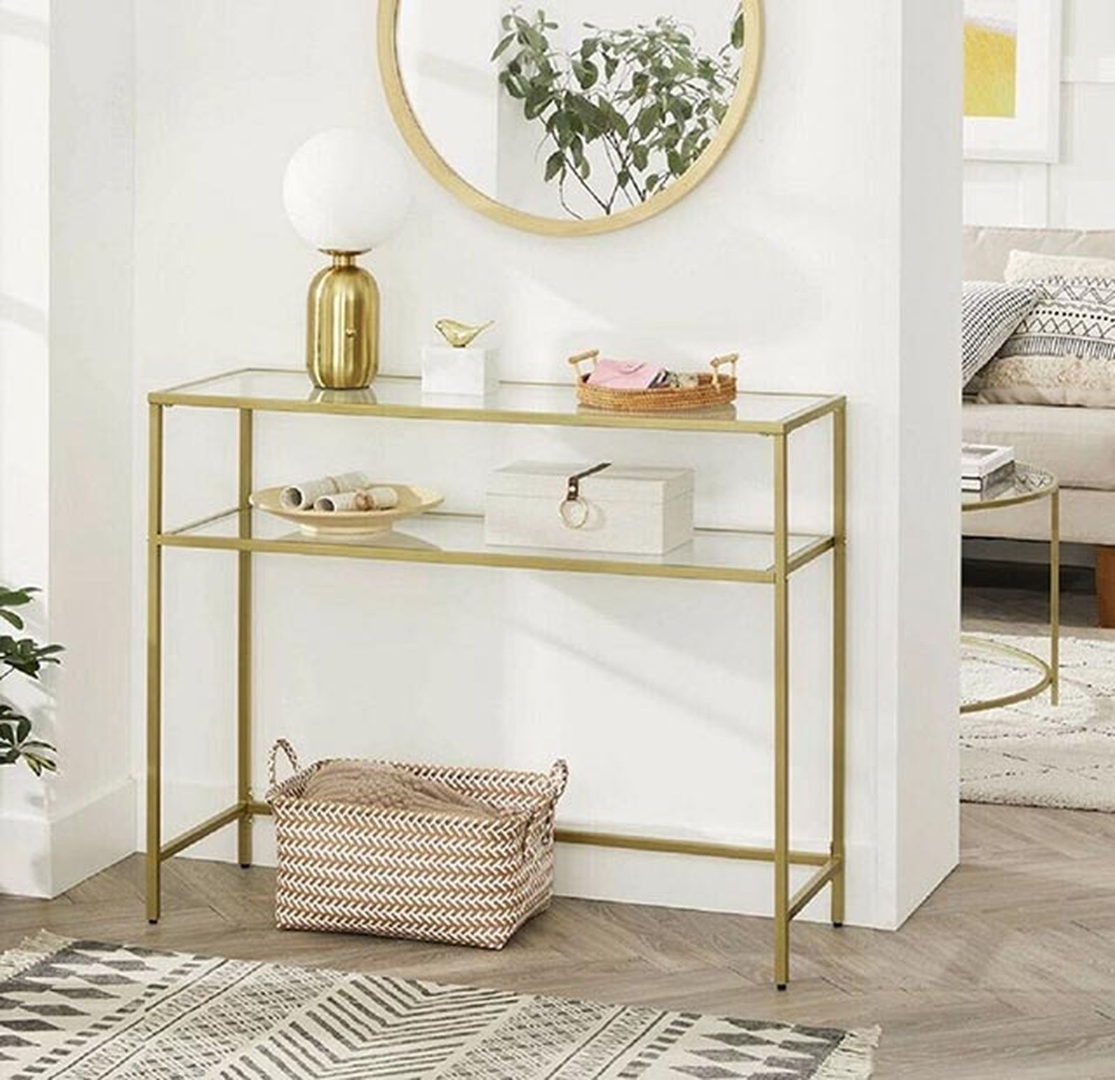 Descubre los muebles esenciales para decorar la entrada de la casa 6
