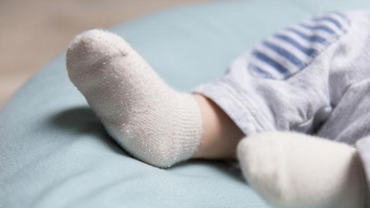 como quitar las bolitas pelusas de los calcetines