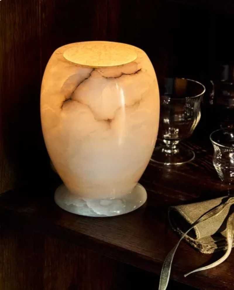 Lámpara de mesa de alabastro.