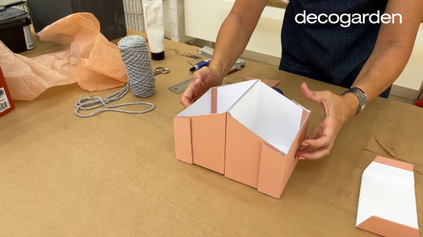 decorar caja carton zapatos paso 7