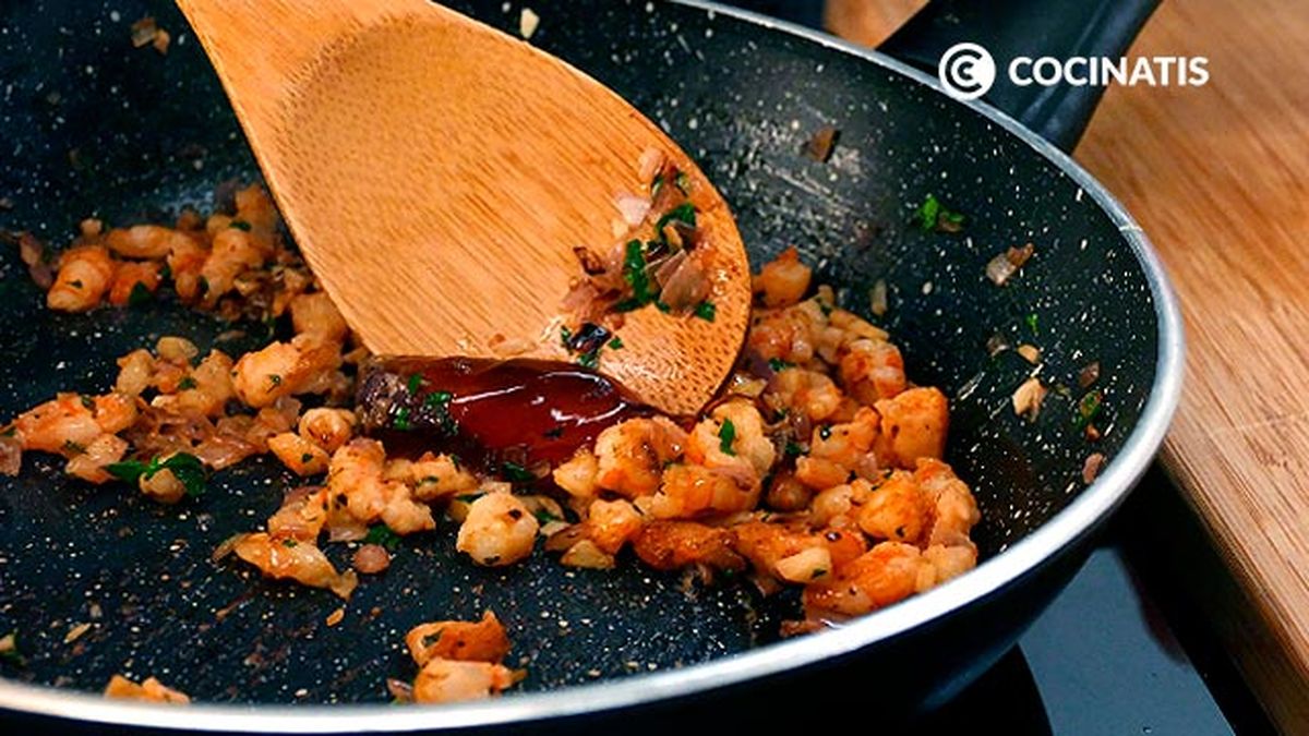 Receta de rollitos de gambas y aguacate  paso 2