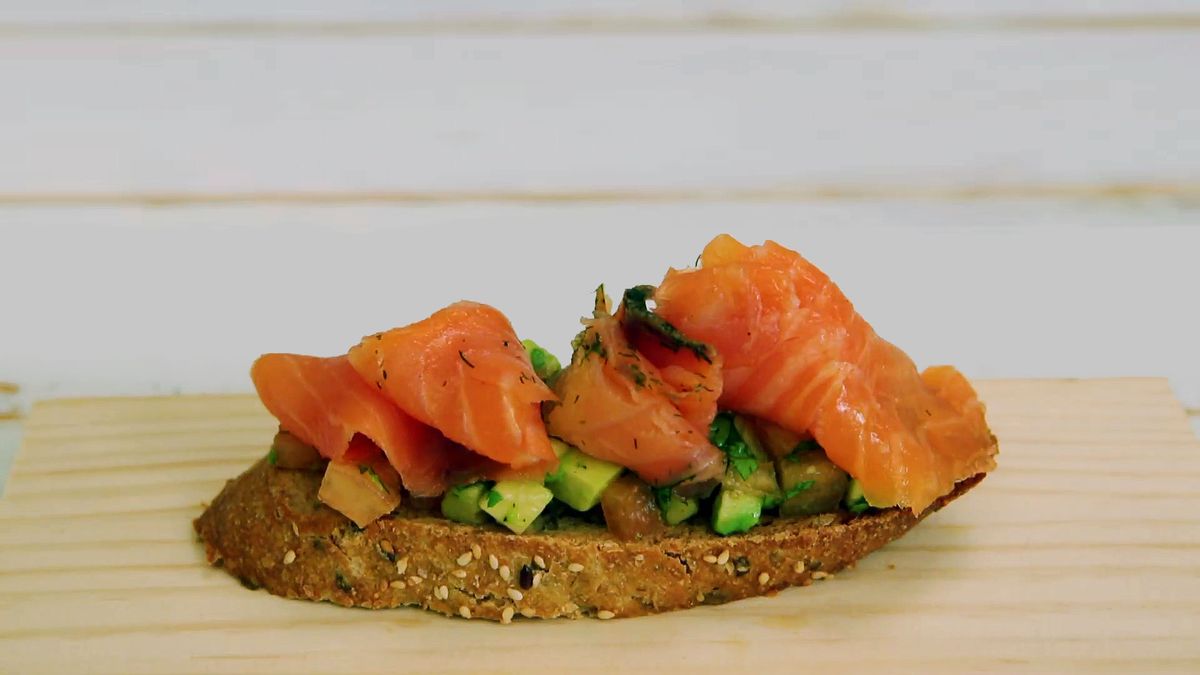 CABI0010 Tosta salmon aguacate xl