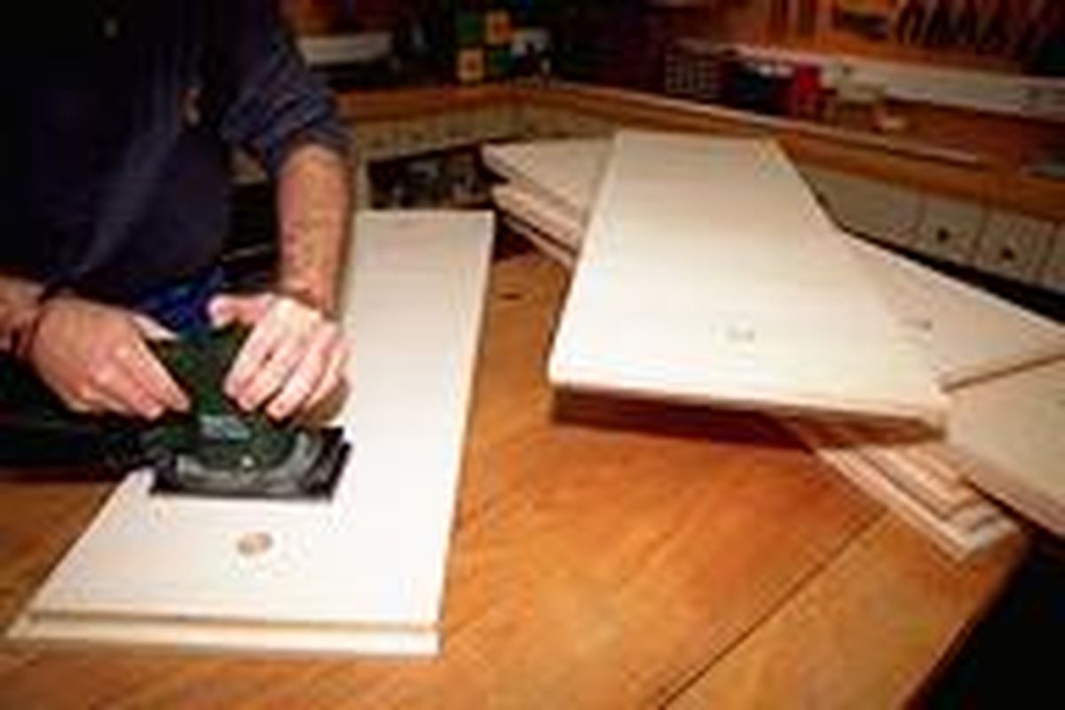 Cómo hacer una estantería de madera y metal paso 6