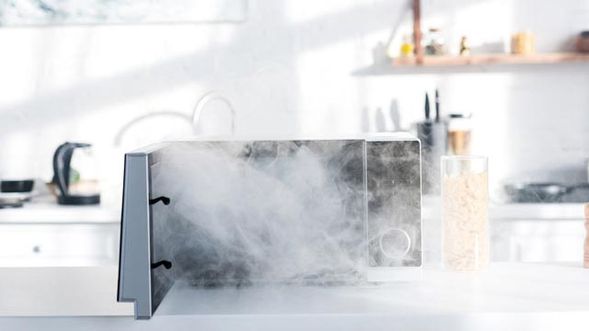 como quitar el olor a quemado del microondas