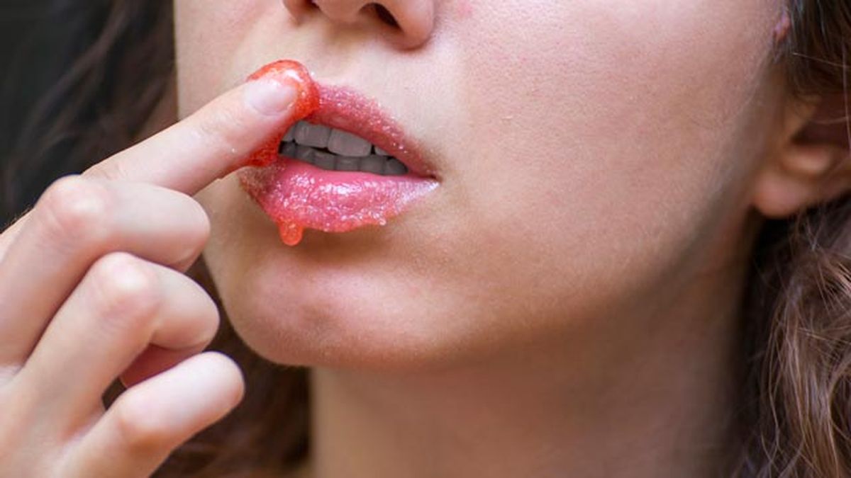 como dar volumen labios trucos caseros