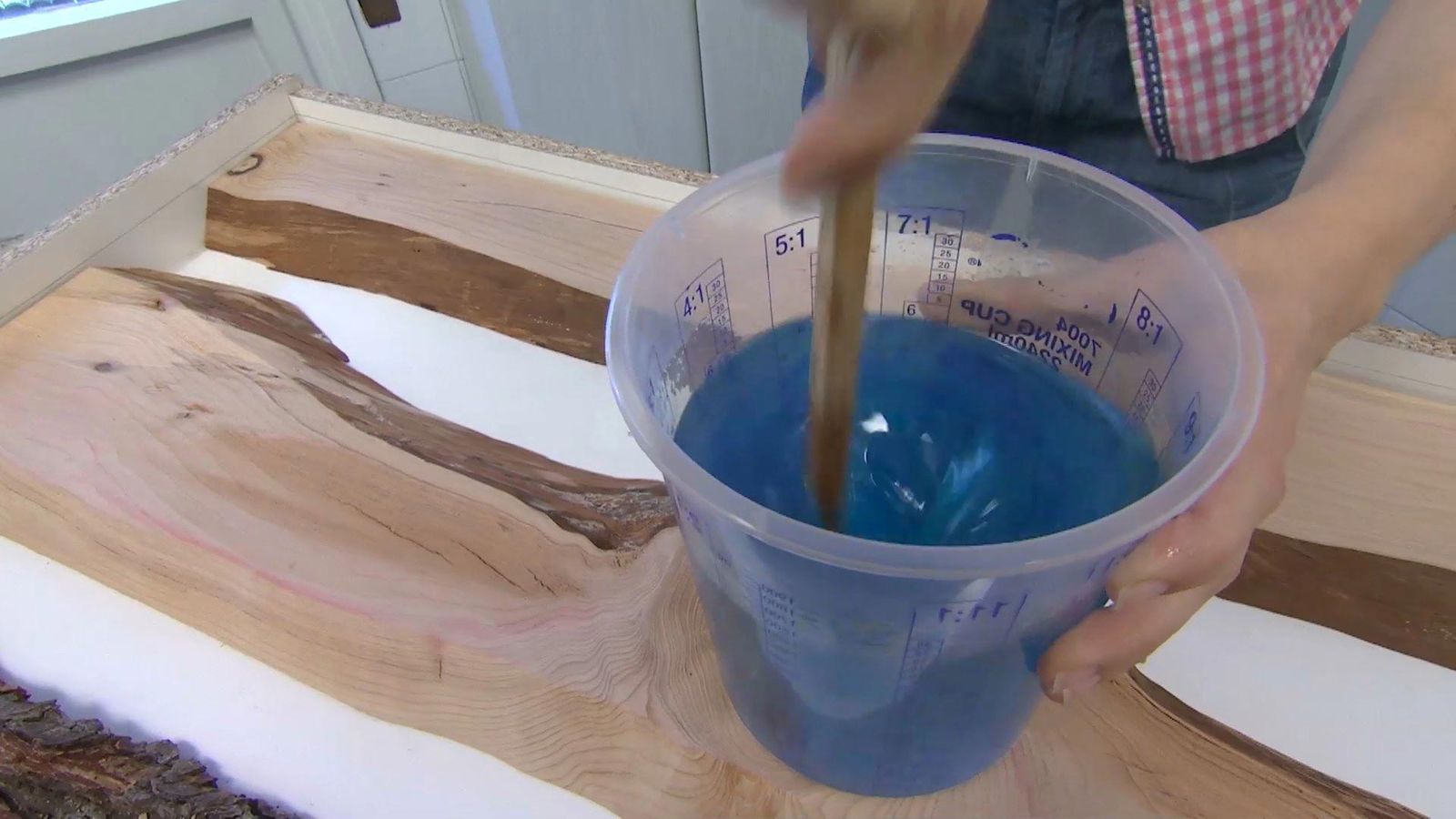 encimera de resina azul turquesa paso 2