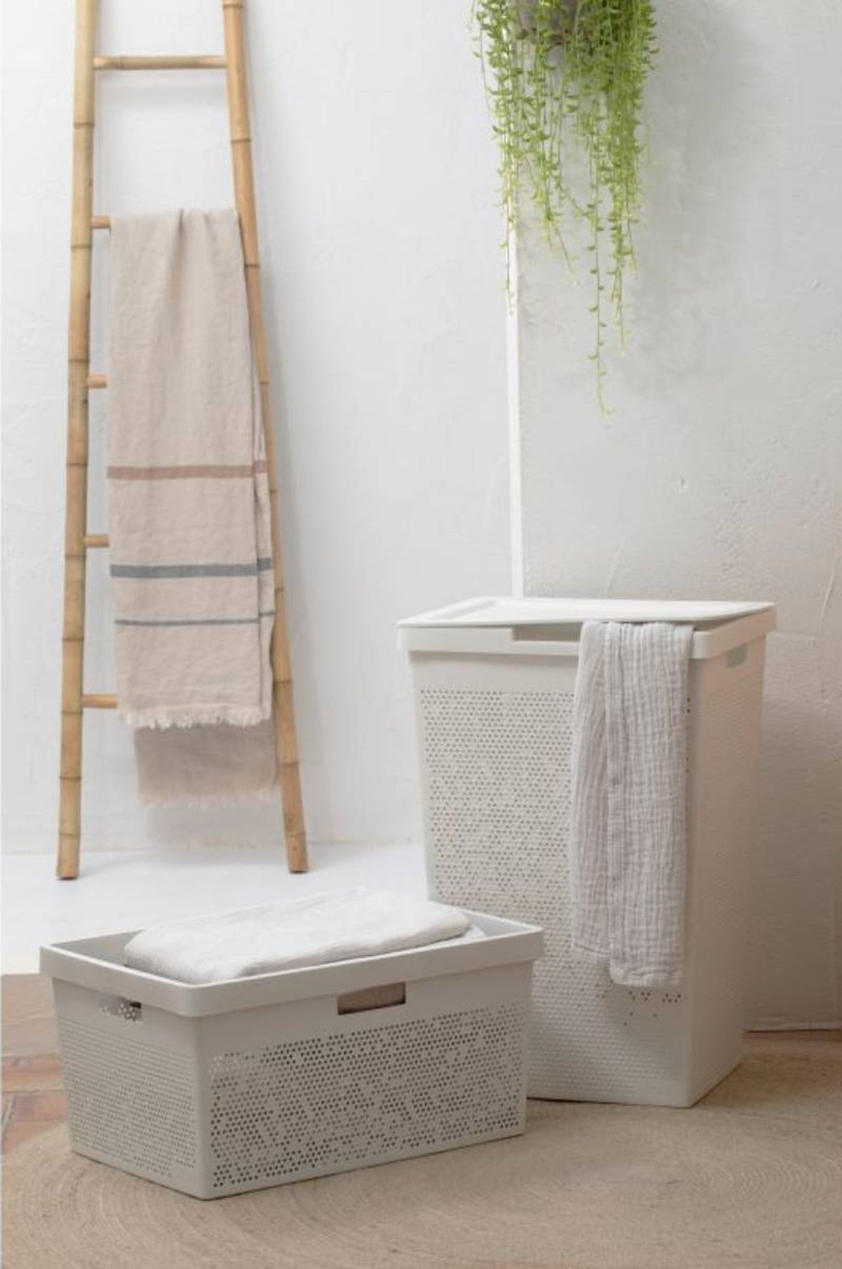 Pongotodo y cesta para la ropa de la colección Bohol de TATAY.