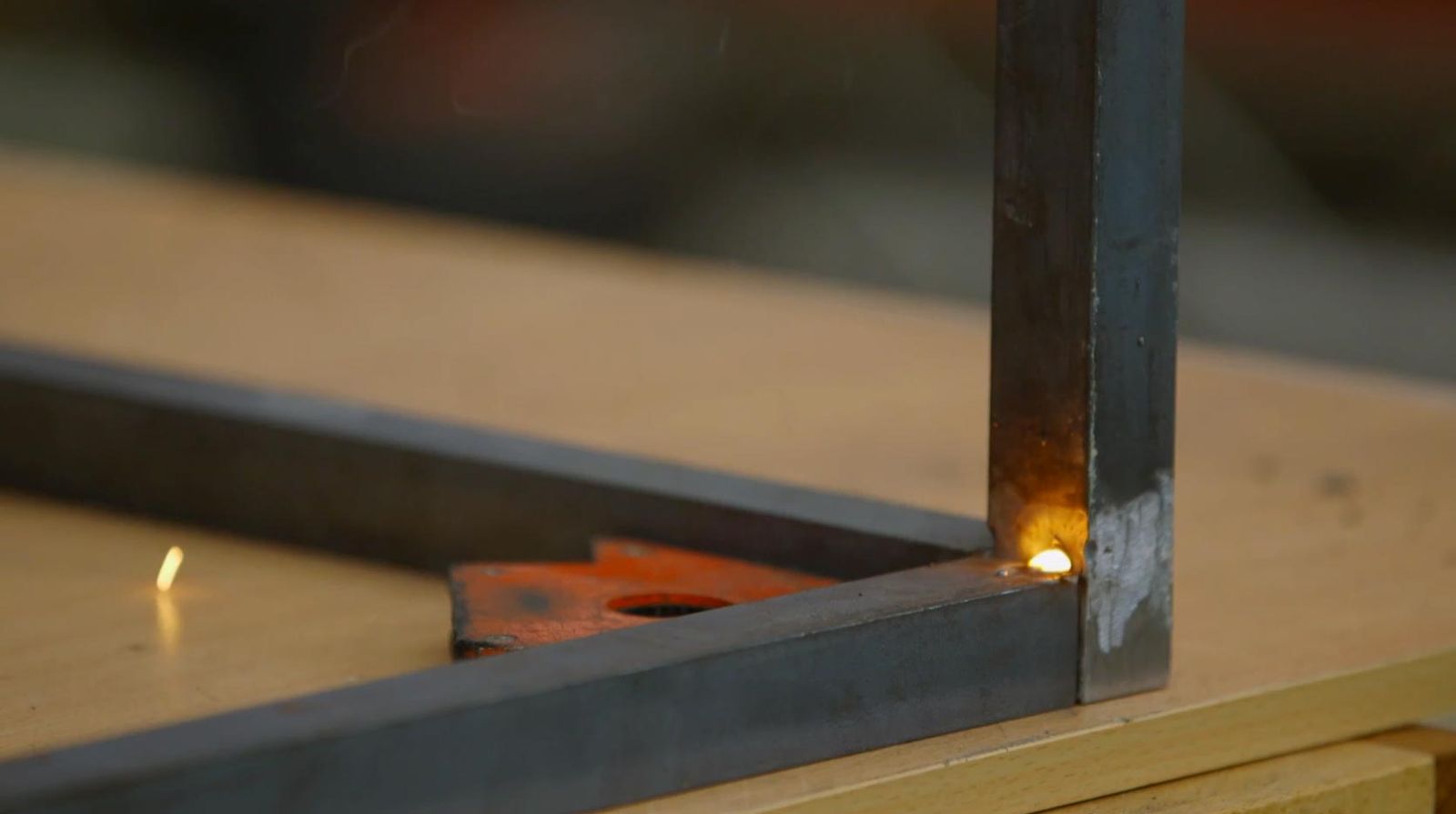 Hacer una mesa alta con estructura soldada paso 11
