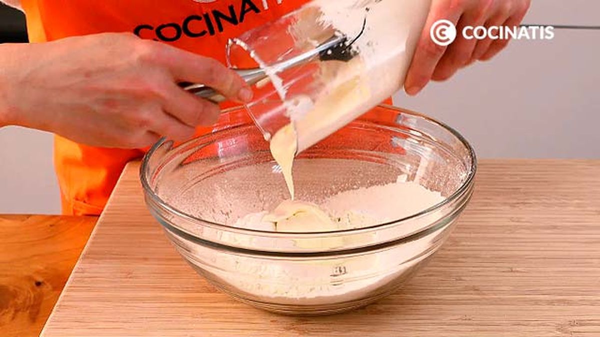 Receta de pastel vasco con mermelada de cereza  paso 2