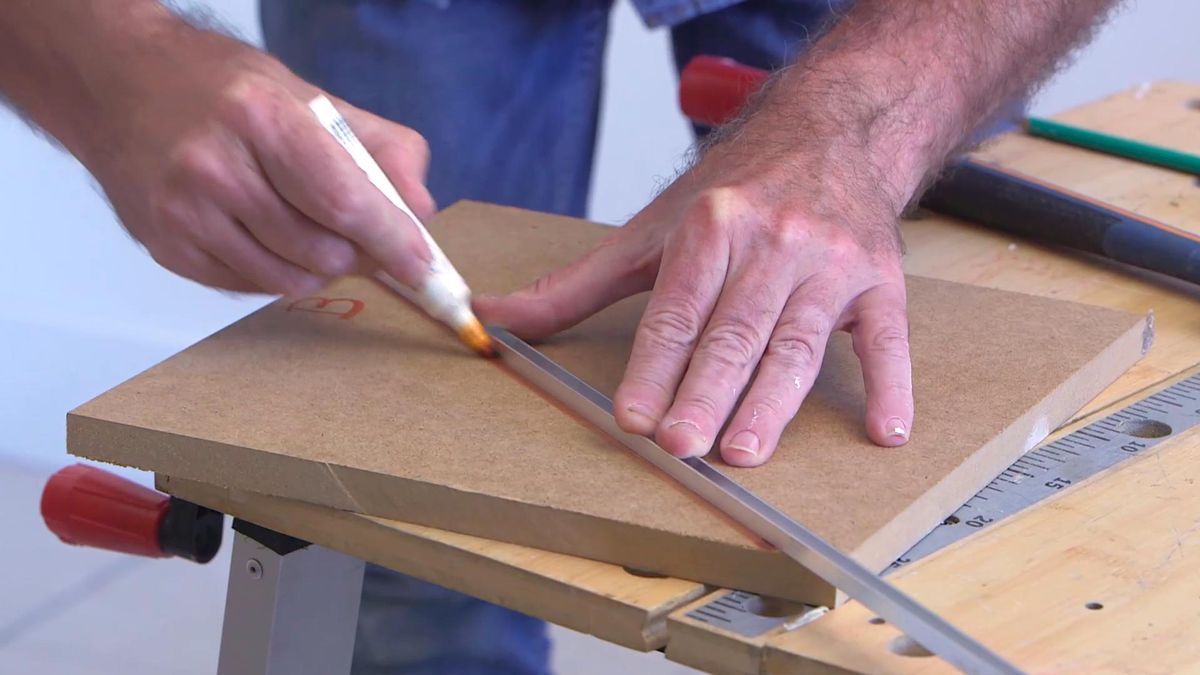 Cómo hacer una escalera plegable paso 2