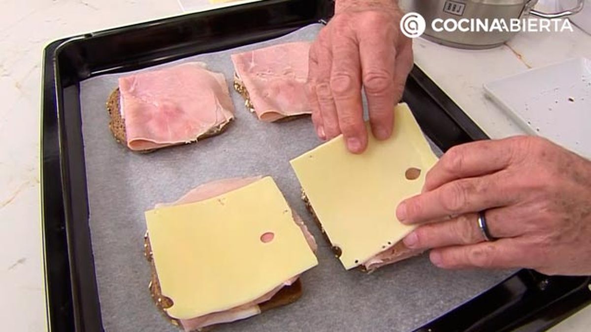 sandwich frances croque madame gratinado con huevo receta karlos arguinano karl67600321 paso3