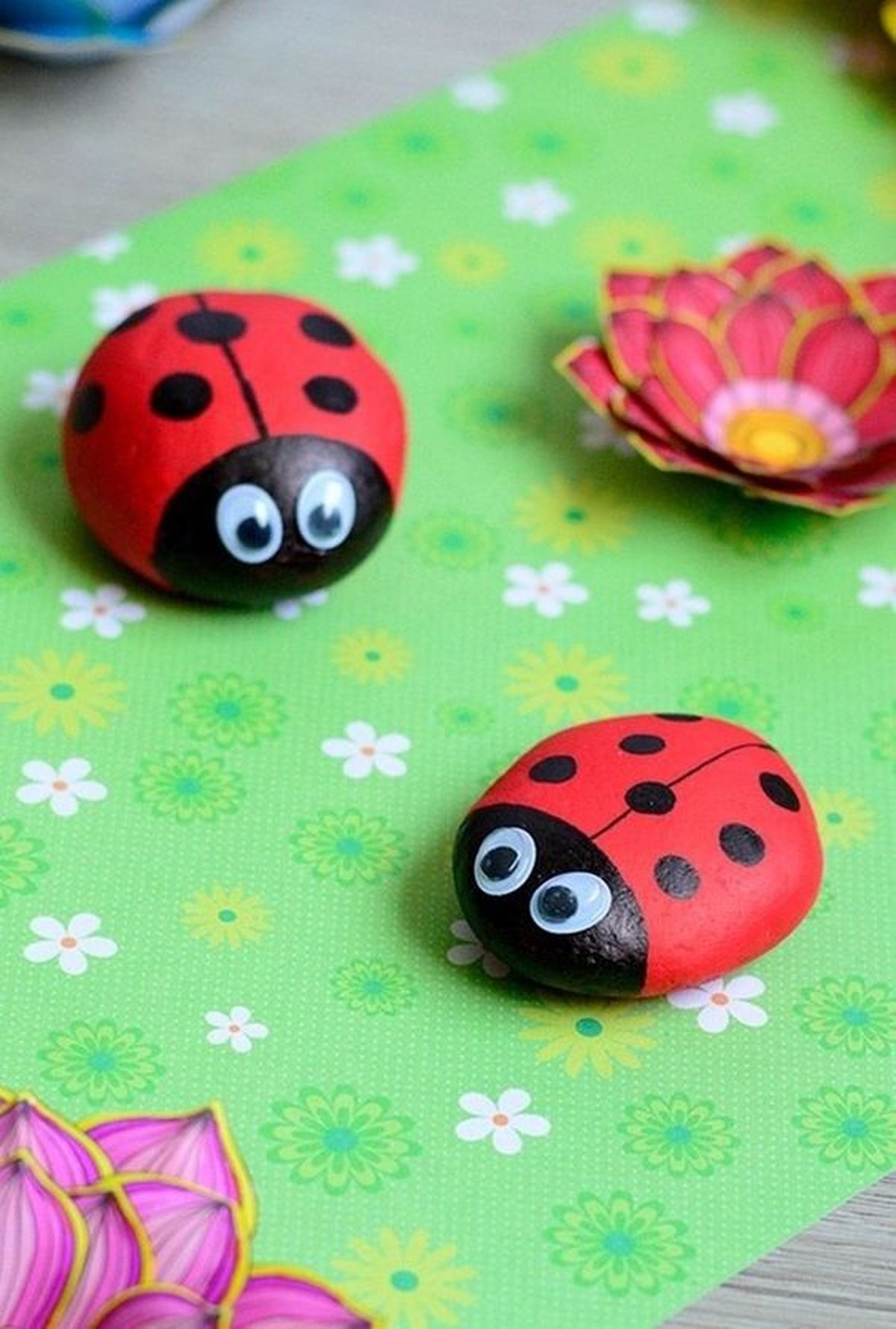 adornos con piedras mariquitas