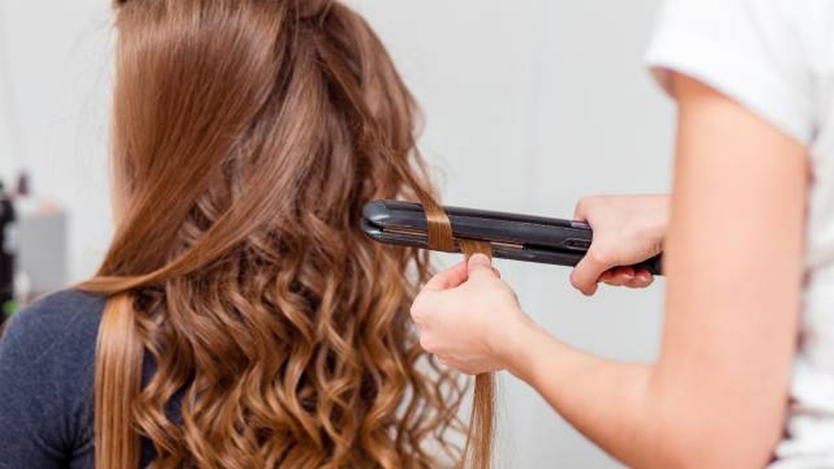 rizar el pelo con tenacillas