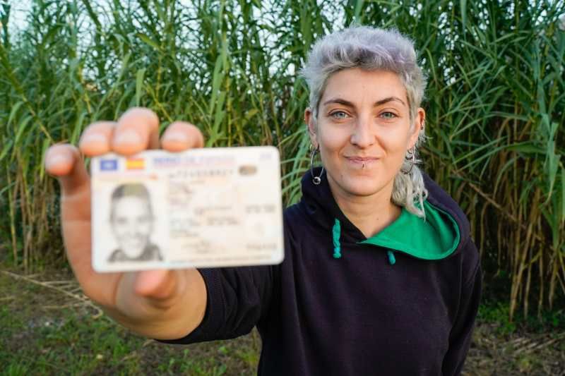 El solicitante debe demostrar una buena conducta cívica para obtener la nacionalidad