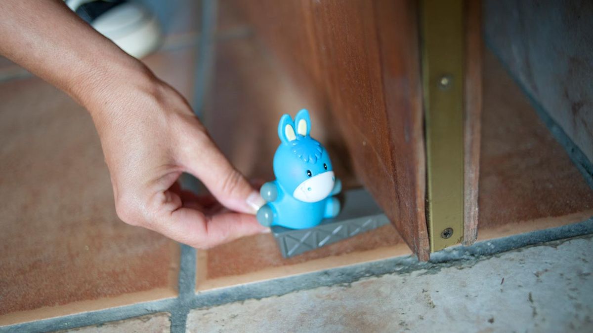 Topes sujeta puertas paso 1