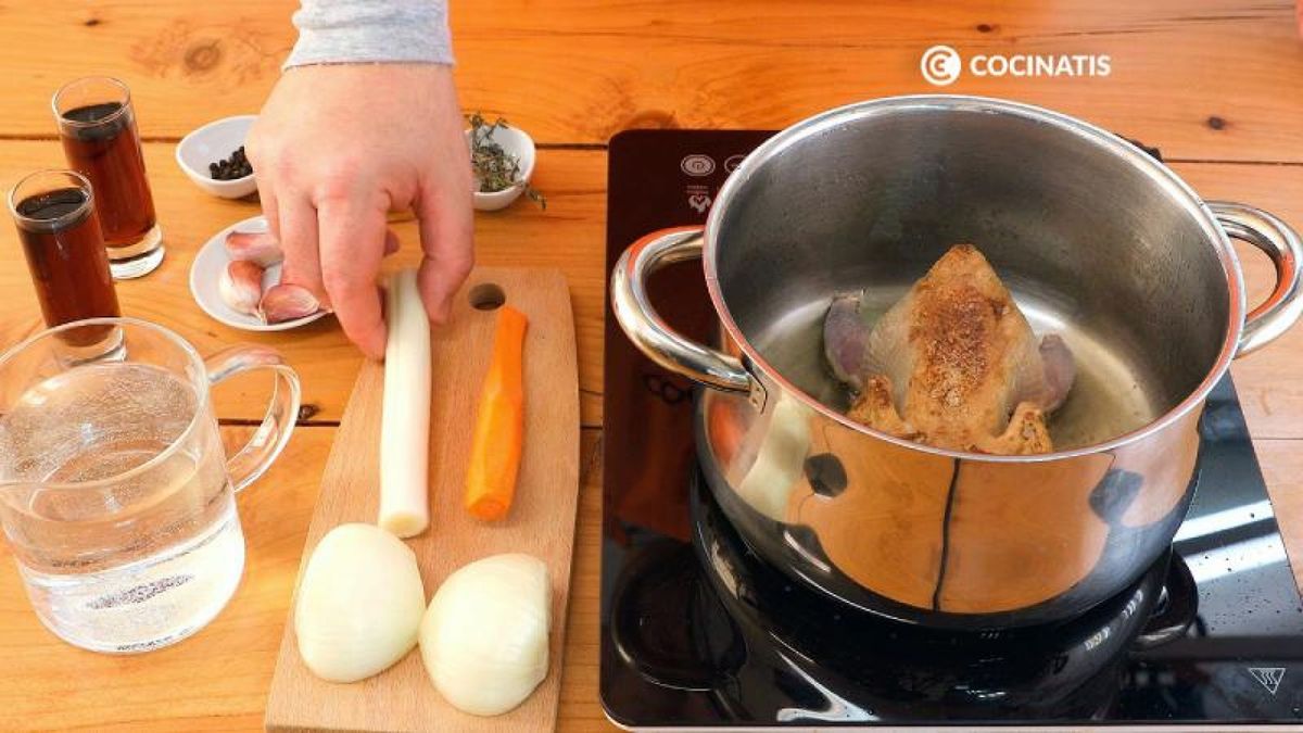 Añade el resto de ingredientes para la cocción