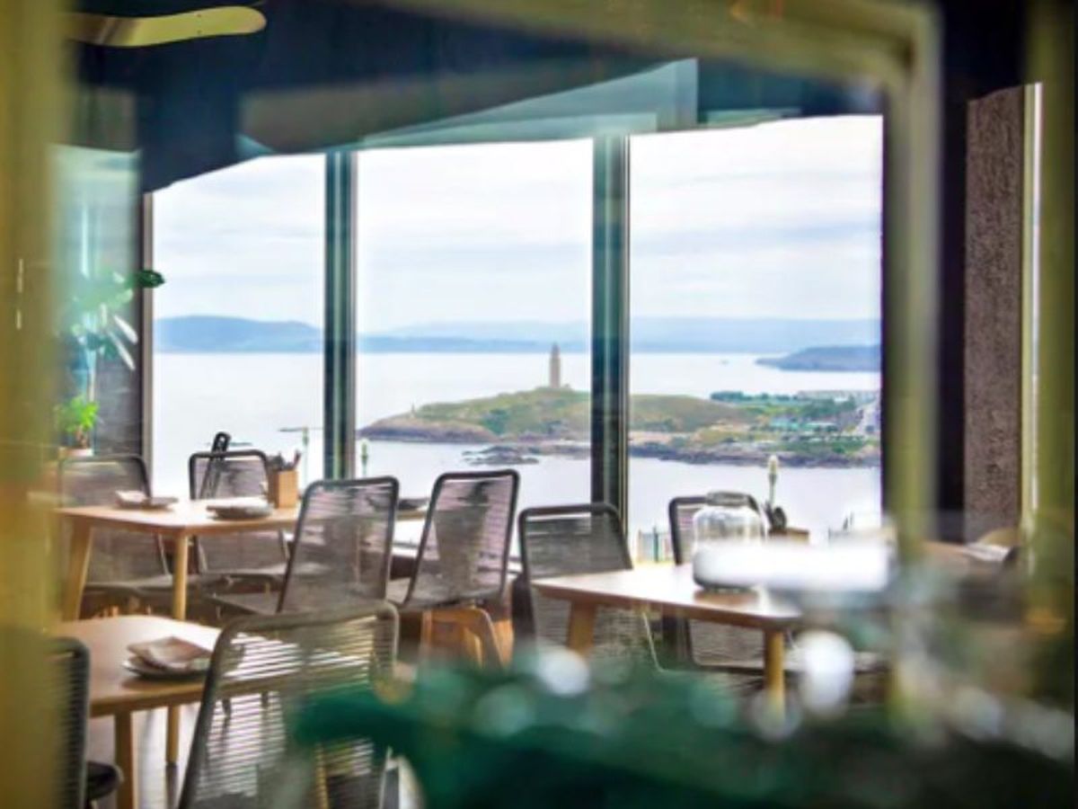 La Taberna 5 mares ofrece cocina gamberra con vistas a A Coruña