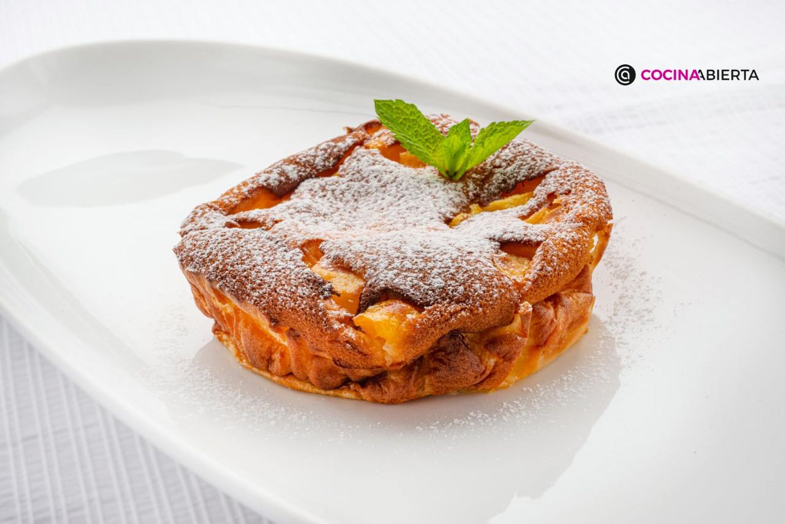 El postre francés con fruta tropical