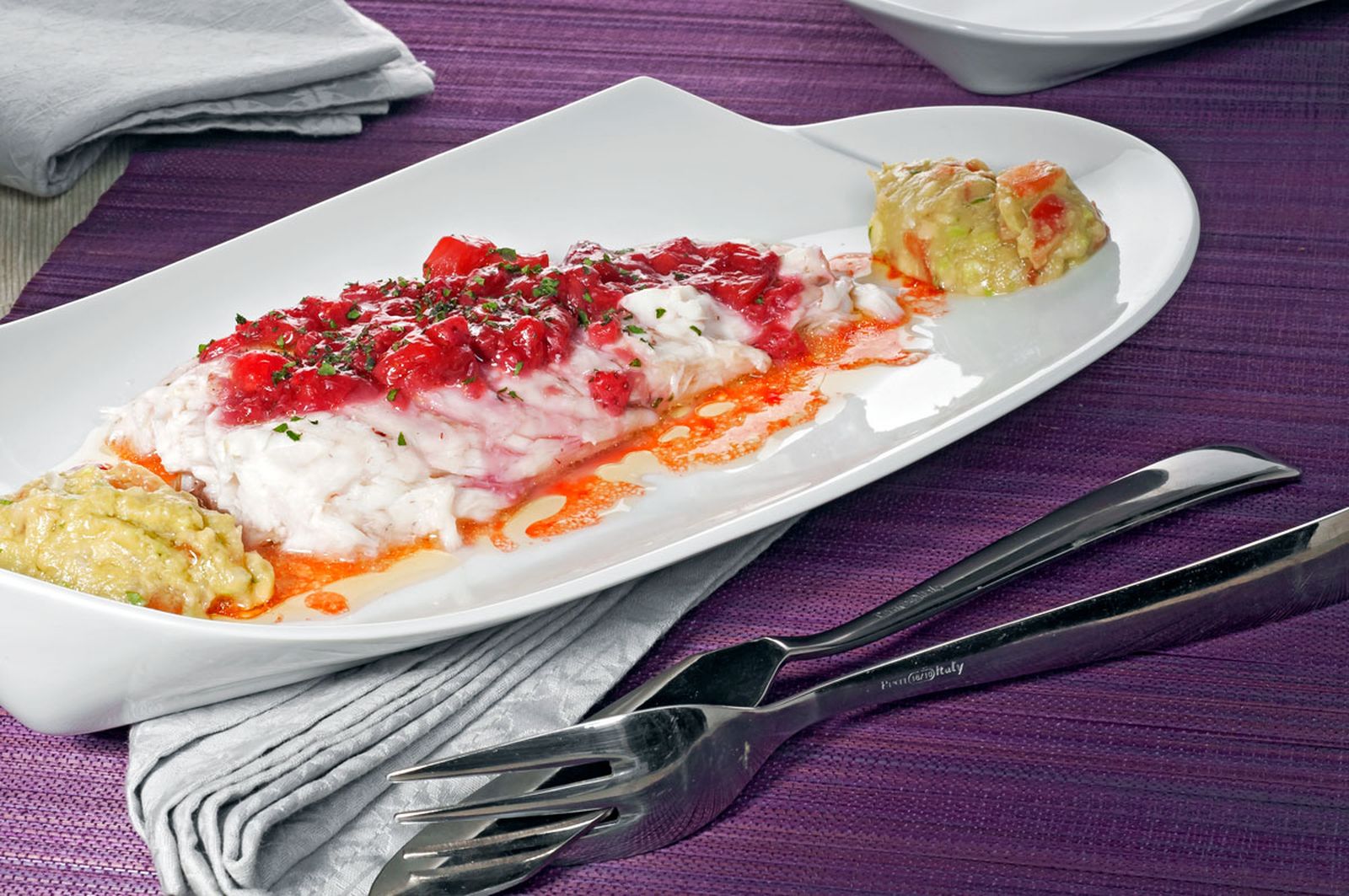 SENT14 A Lubina a la sal con salsa de fresas y guacamole xl