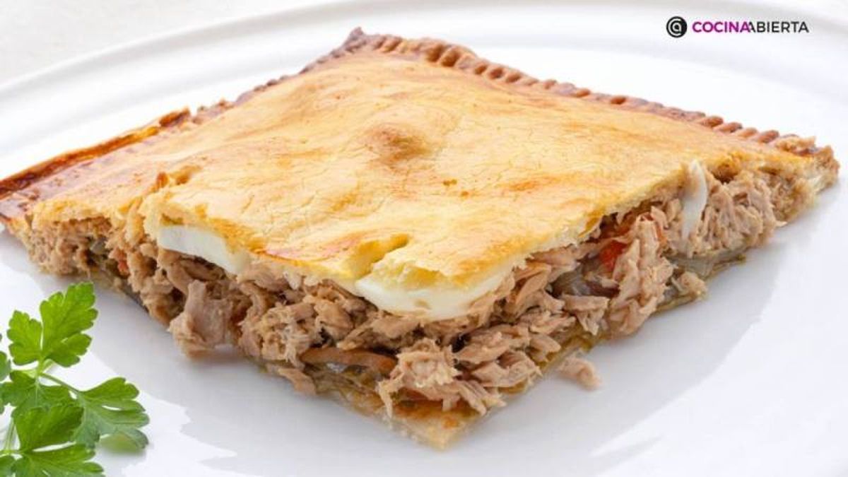 Empanada de atún con pimientos y huevo