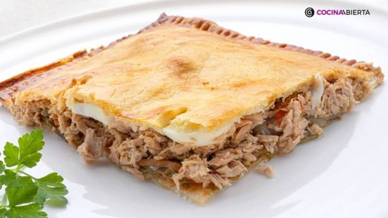 Empanada de atún con pimientos y huevo