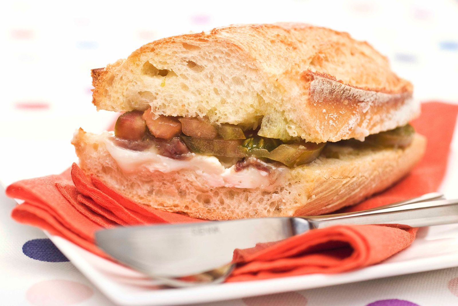 Bocata de queso de cabra y anchoas