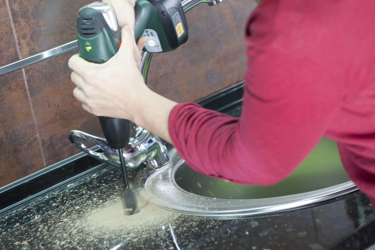 Bricomania 680 Encastrar dosificador de jabon p2