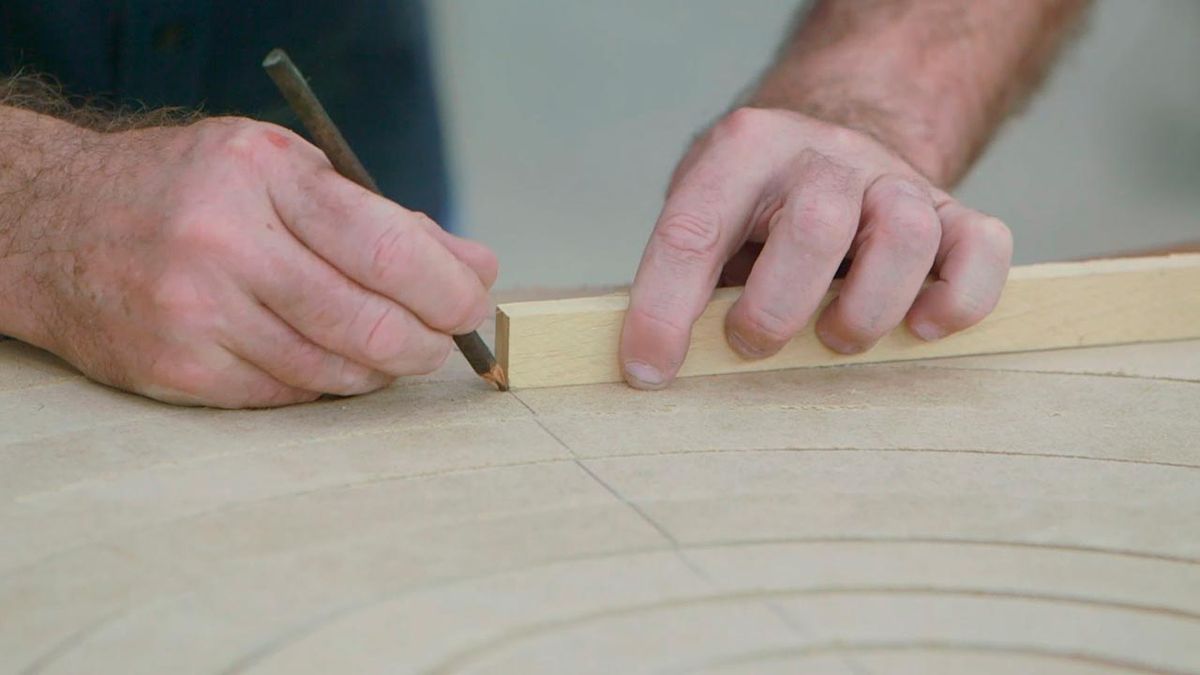 Como hacer un abeto de Navidad con aros de madera paso 3