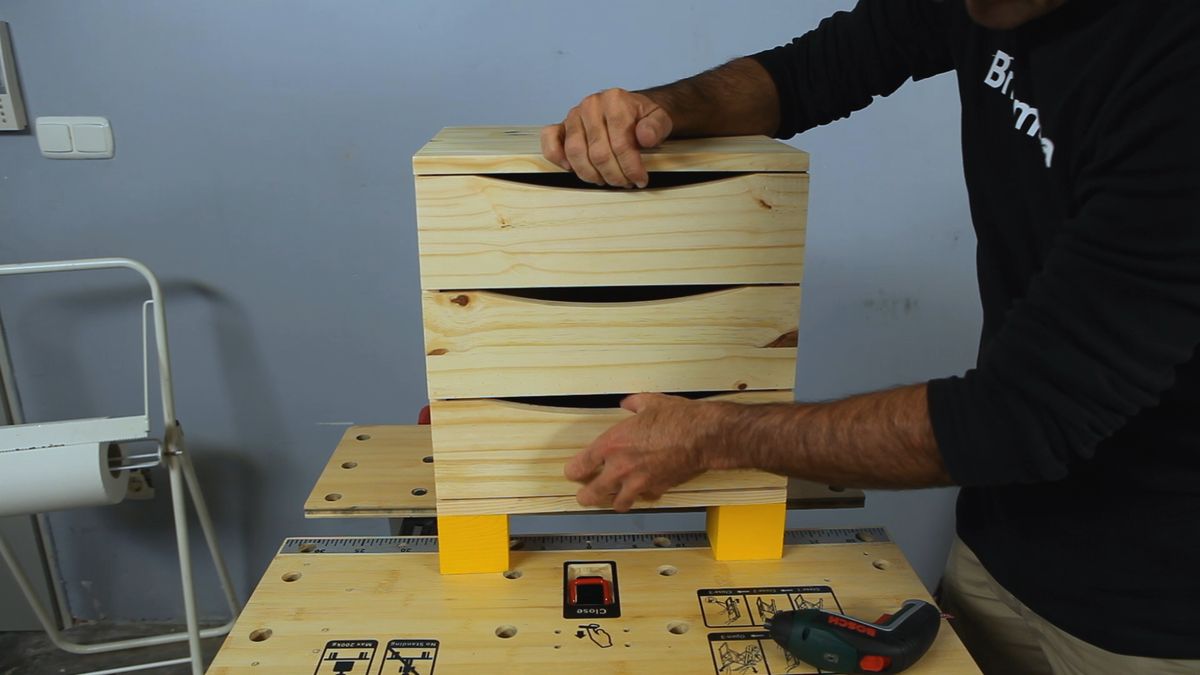 Hacer una mesilla con una cajonera paso 5