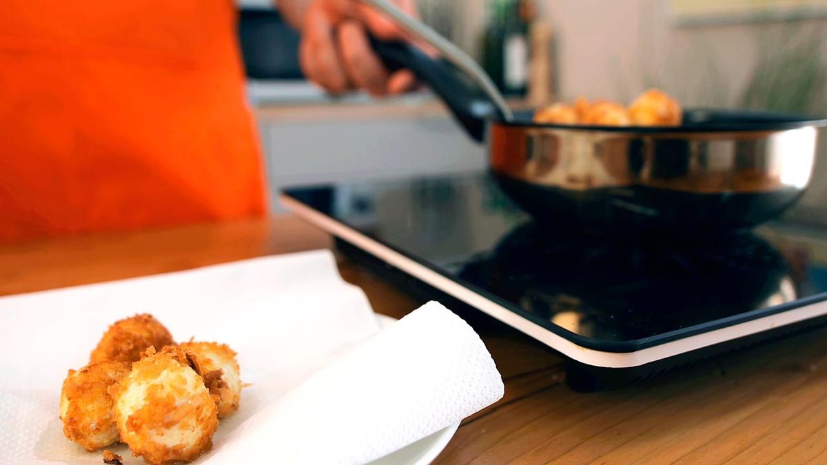 Huevos de codorniz rebozados con almendra  paso 5