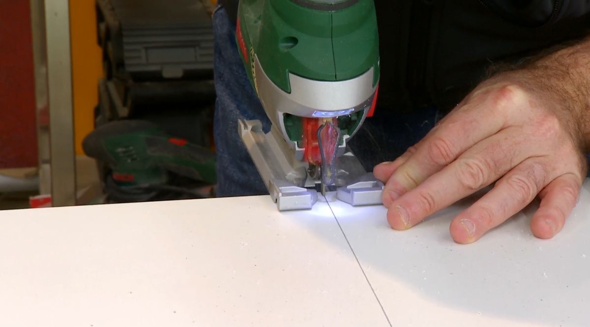 Armario para tabla de planchar oculta paso 2