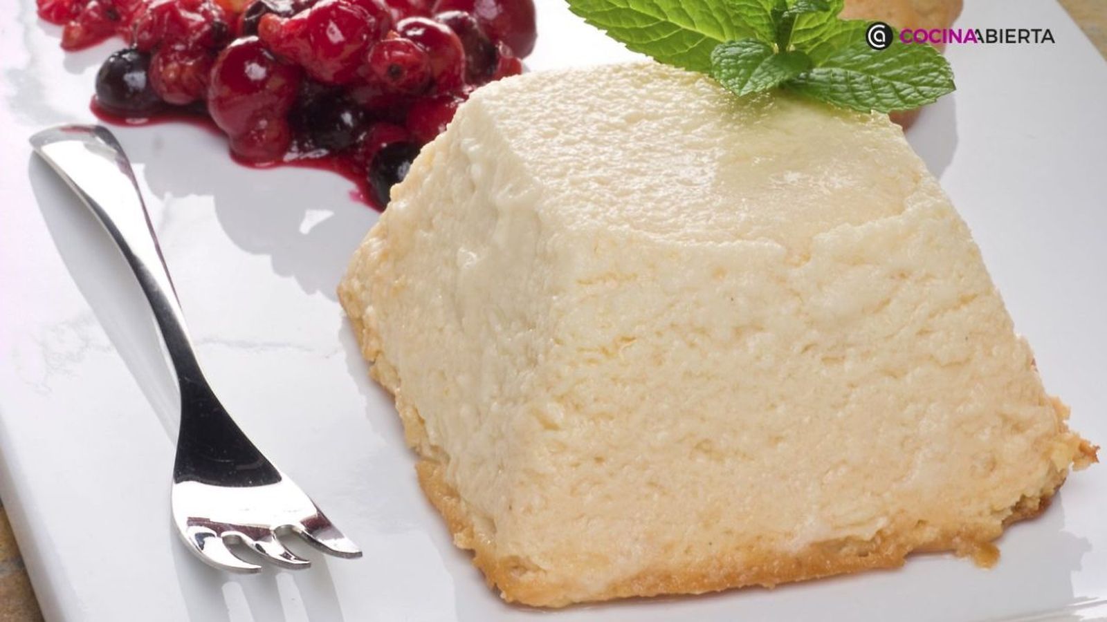 Aprende a hacer una mousse de queso con esta sencilla receta de Eva Arguiñano