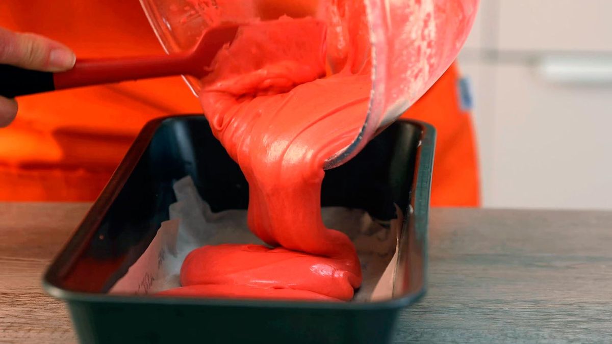 Receta de bizcocho sorpresa para San Valentín  paso 3